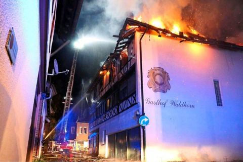Brenndendes Gebäude in Alpirsbach