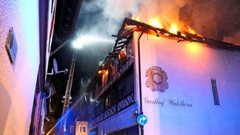 Brenndendes Gebäude in Alpirsbach