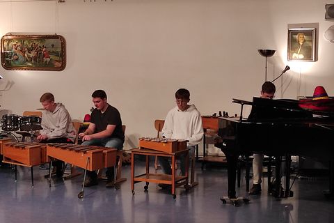 Schüler der Jahrgansstufe 2 beim musikalischen Abend