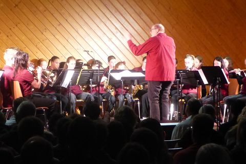 Die ConcertBand mit ihrem Dirigent Björn Ludwig