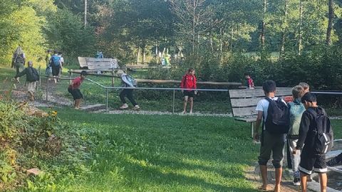 Klassen 5 im Barfußpark Hallwangen