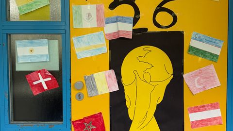 Klassenzimmertür in WM-Gestaltung