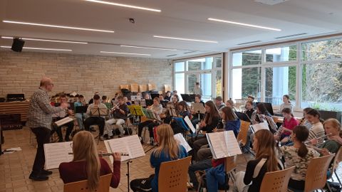 Die ConcertBand probt fürs Jahreskonzert. 