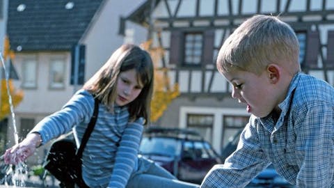 Der Brunnen am Marktplatz ist im Sommer nicht nur bei Kindern beliebt