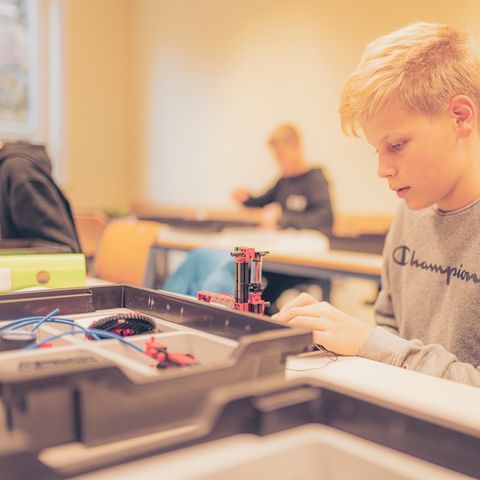 Schüler im Technikunterricht