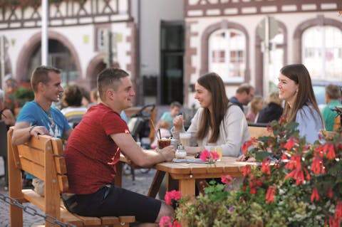 Austausch beim Handelsstammtisch